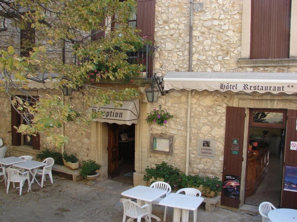 Logis Hotel Restaurant Les Geraniums Le Barroux Exterior photo