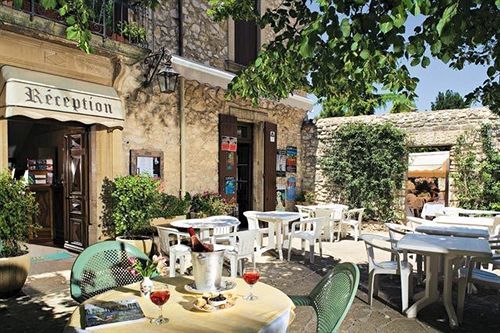 Logis Hotel Restaurant Les Geraniums Le Barroux Exterior photo